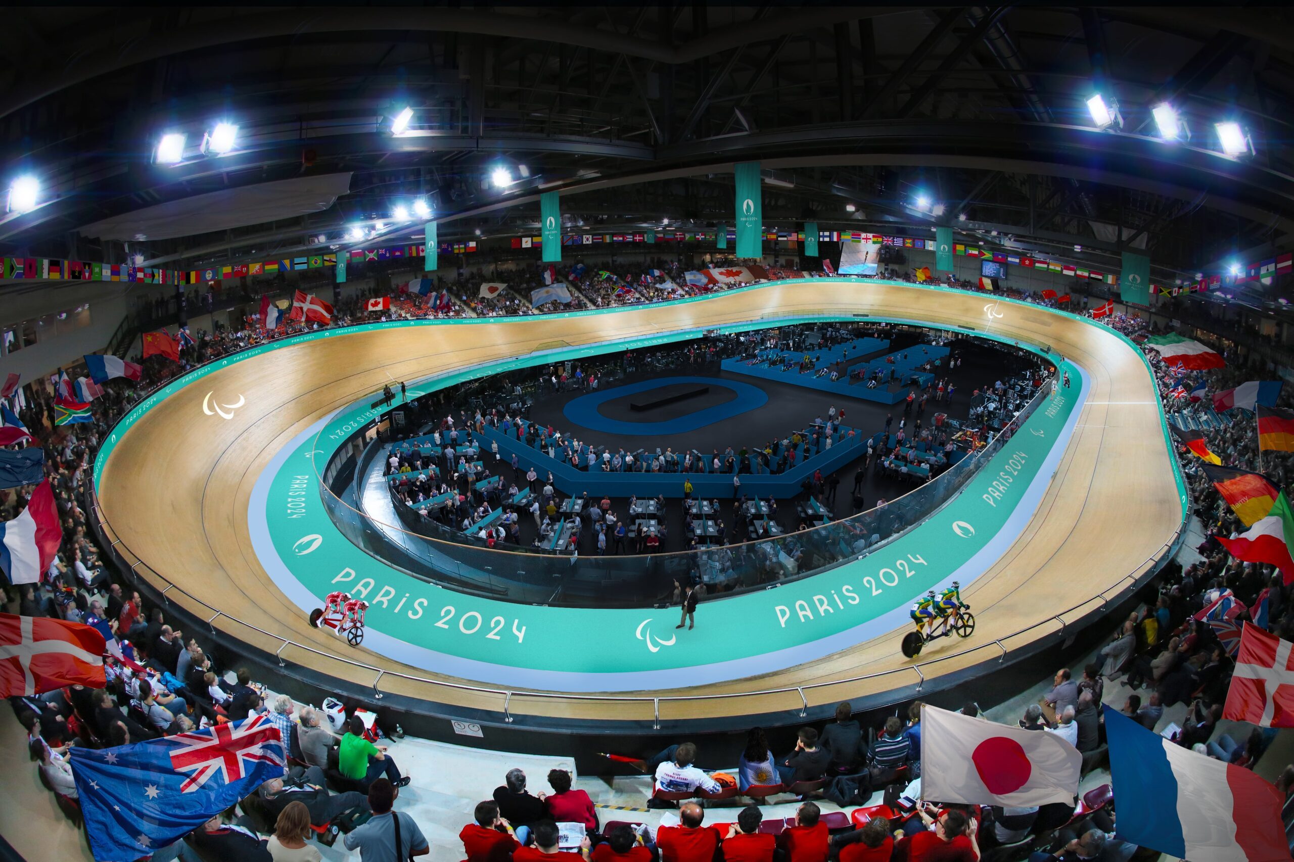 Vue intérieure du Vélodrome national en configuration paralympique