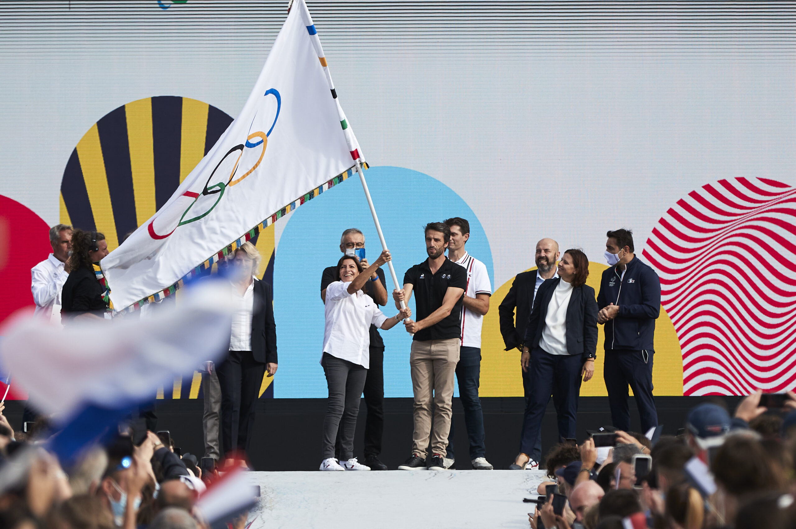 JO : le drapeau olympique est arrivé à Paris