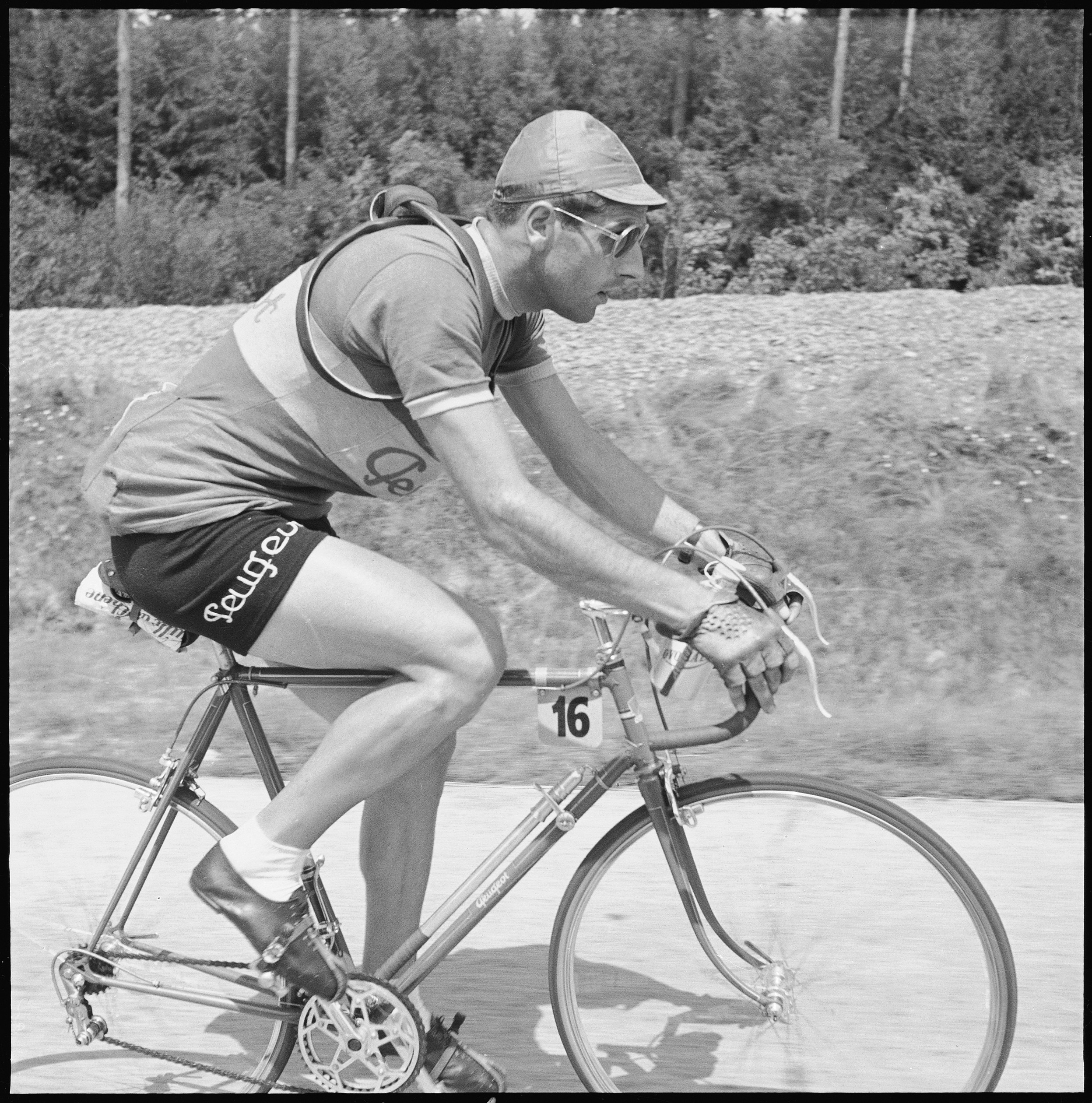 Charles Coste à vélo